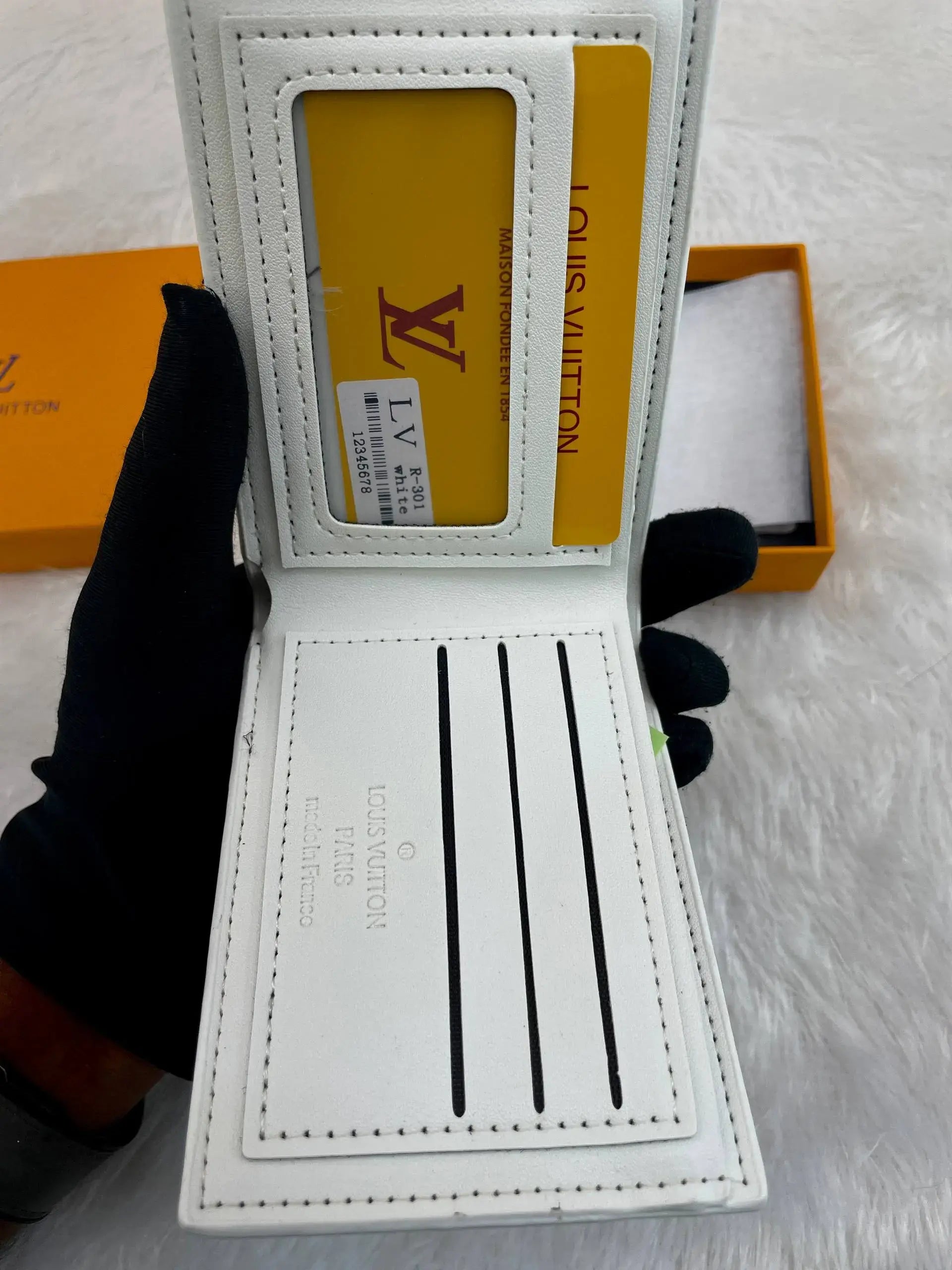 Louis vuitton (lv) premium wallet white body print