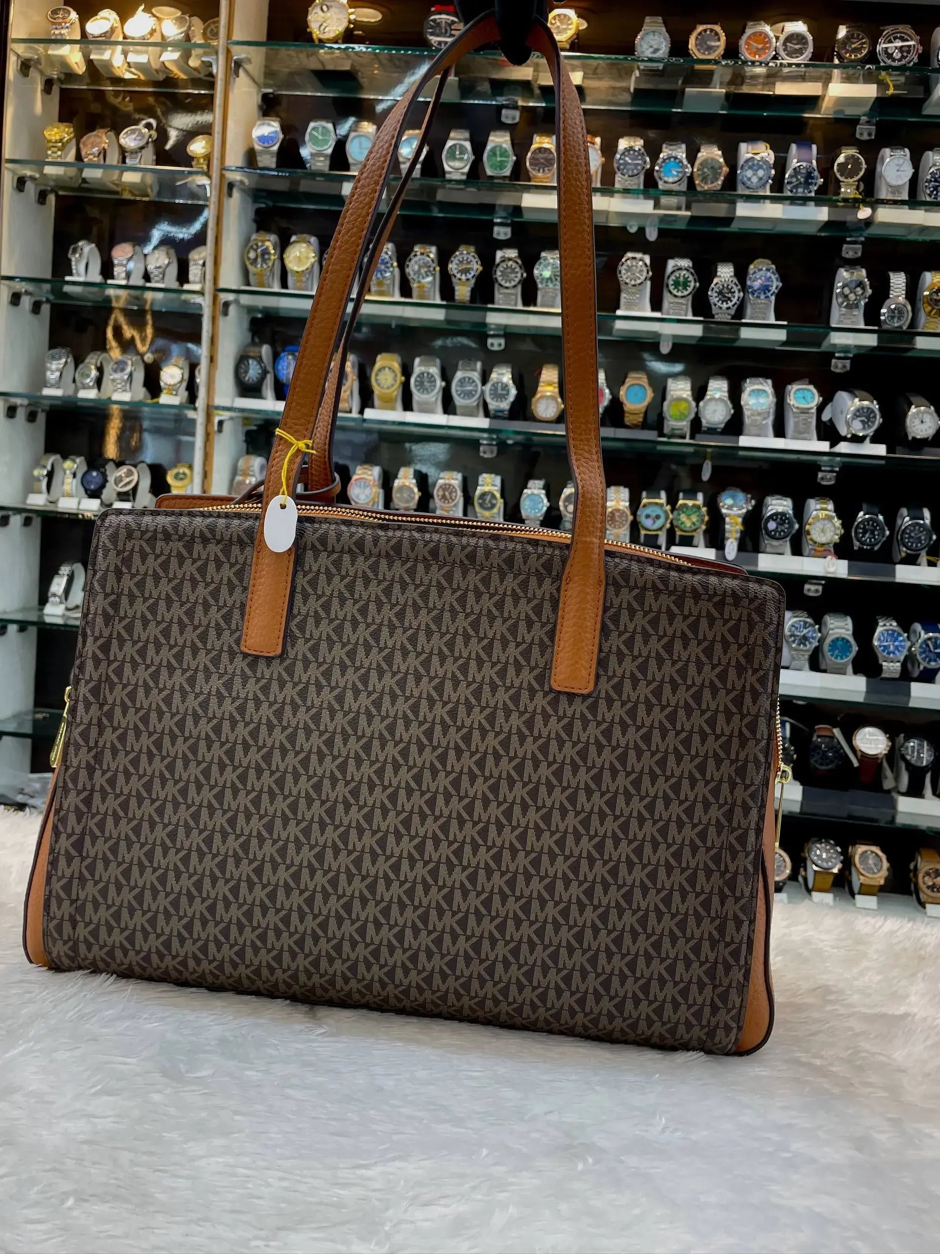 Michael Kors (mk) laila medium logo tote bag in master piece