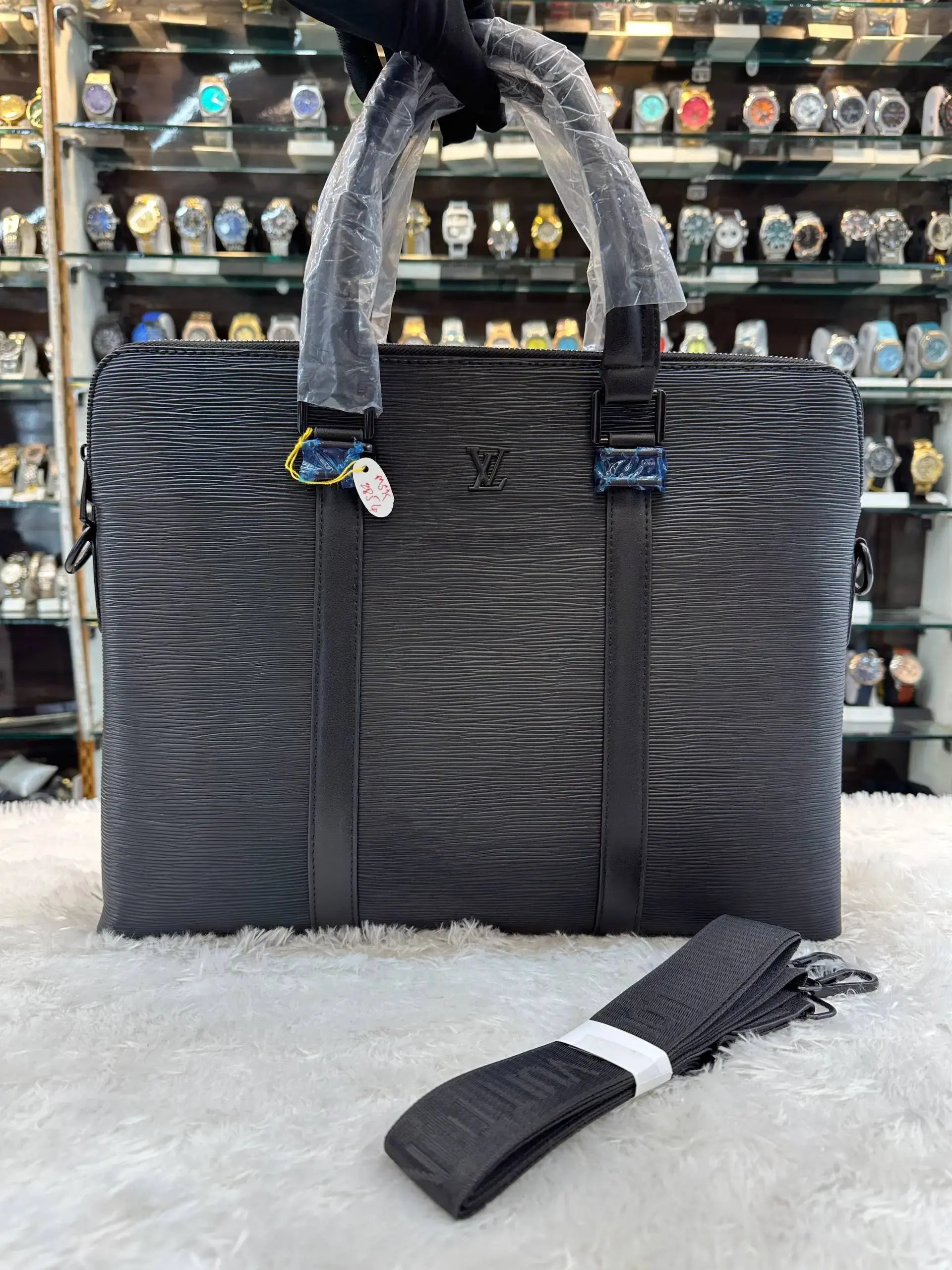 Louis vuitton (lv) laptop bag in heavy quality