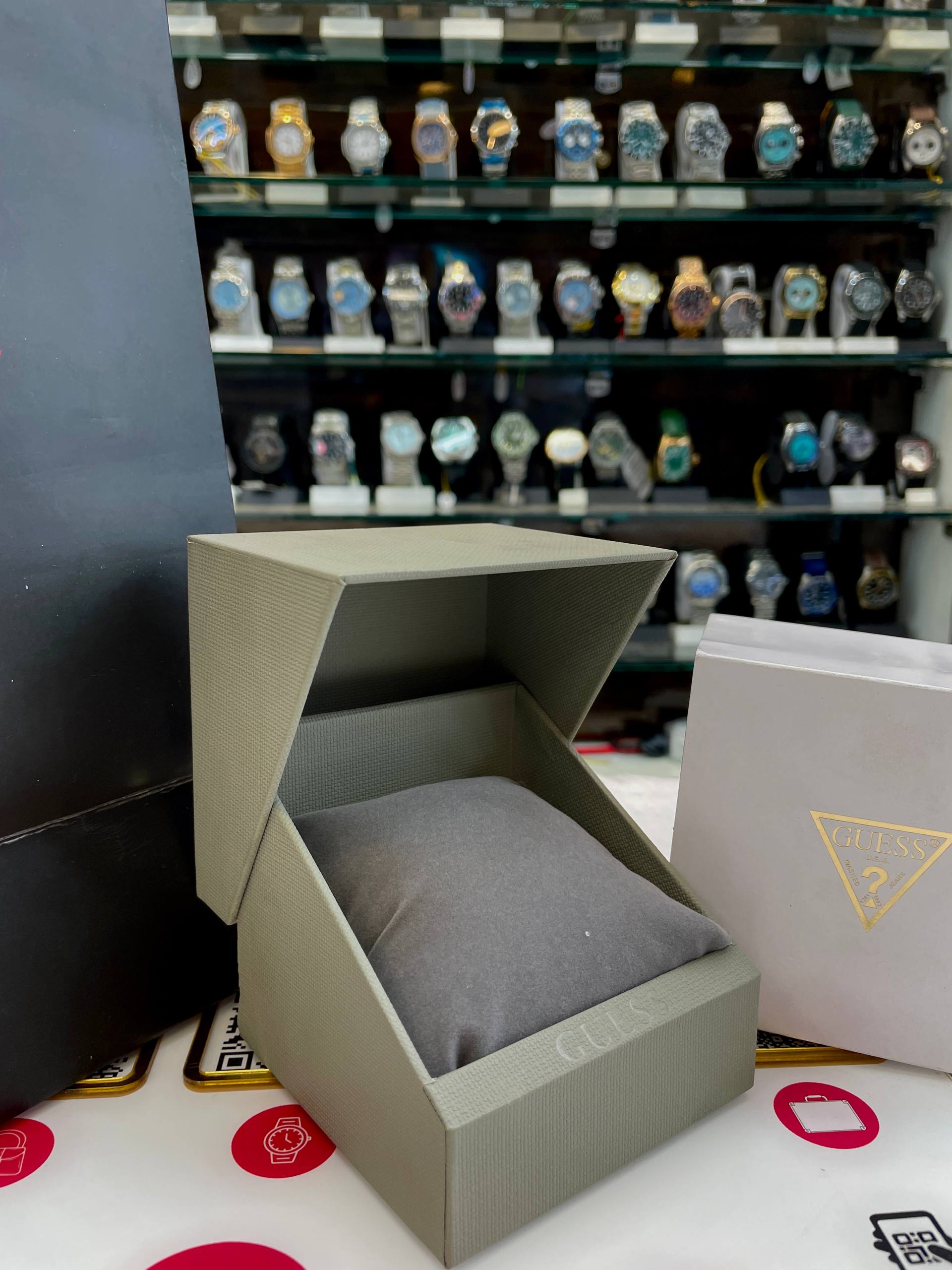 GUESS OG BOX