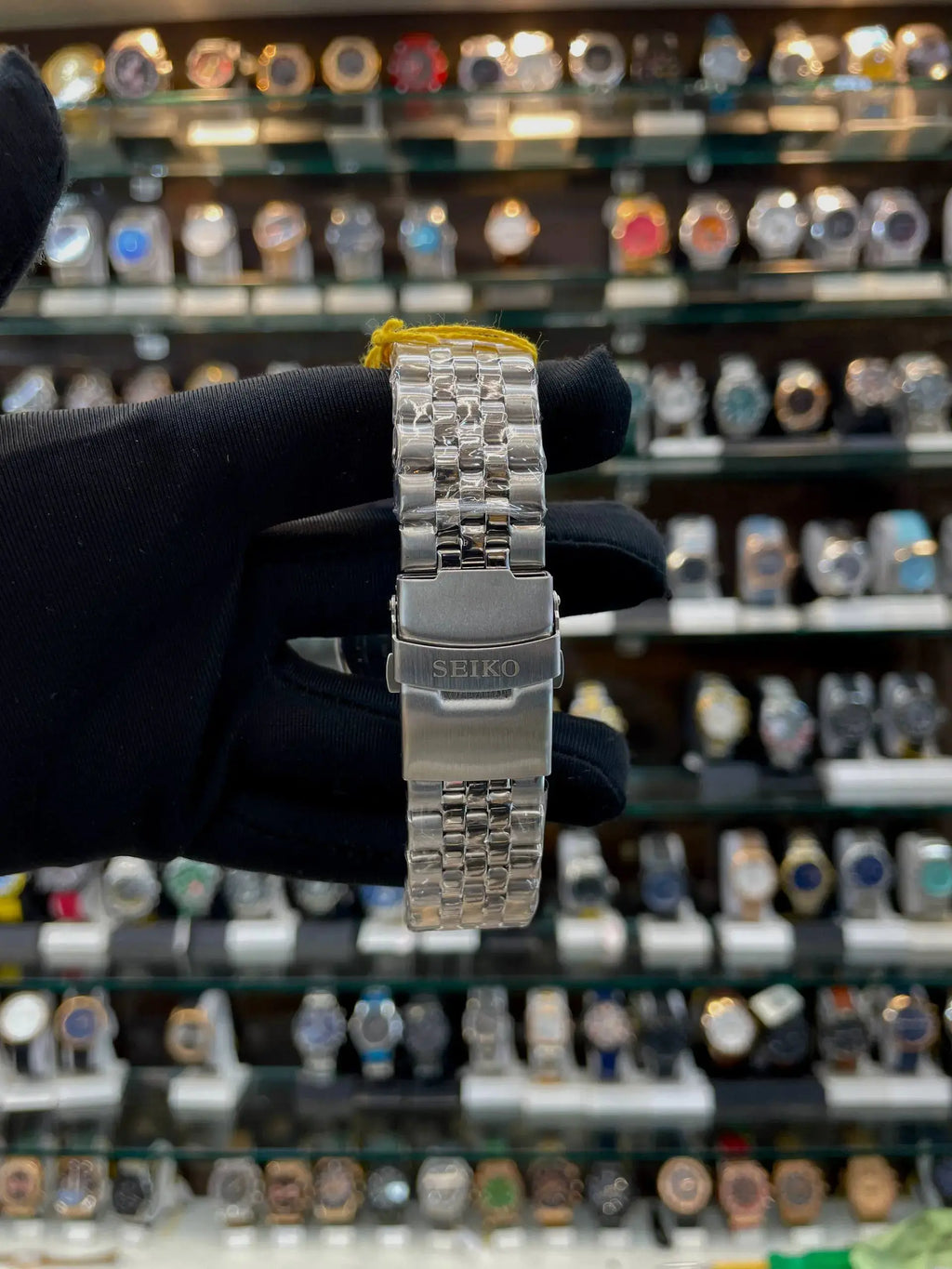 Seiko gmt now in under budget for mens silver in white dial