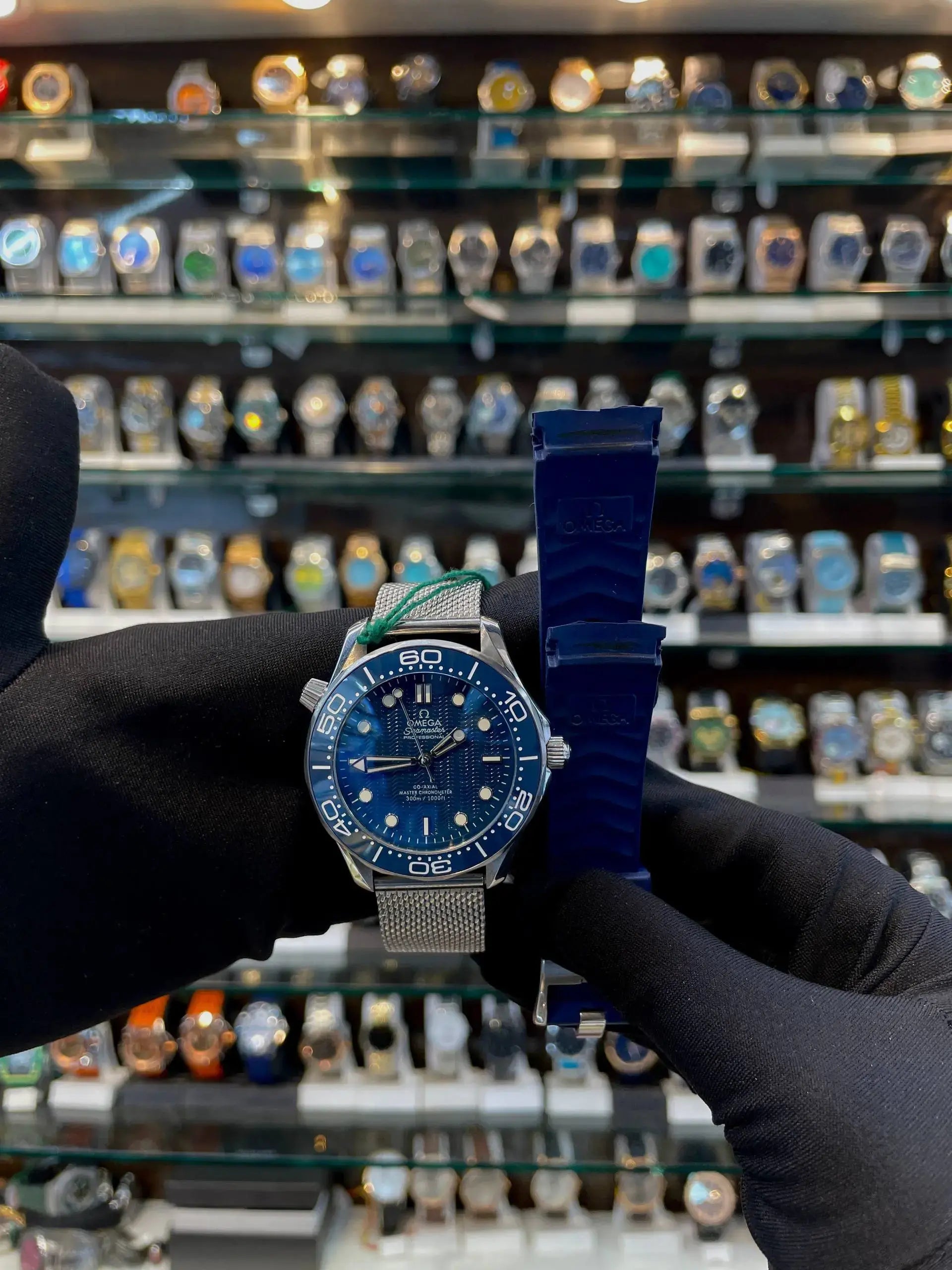 Omega seamaster divers 300m james bond edition dual strap in master piece