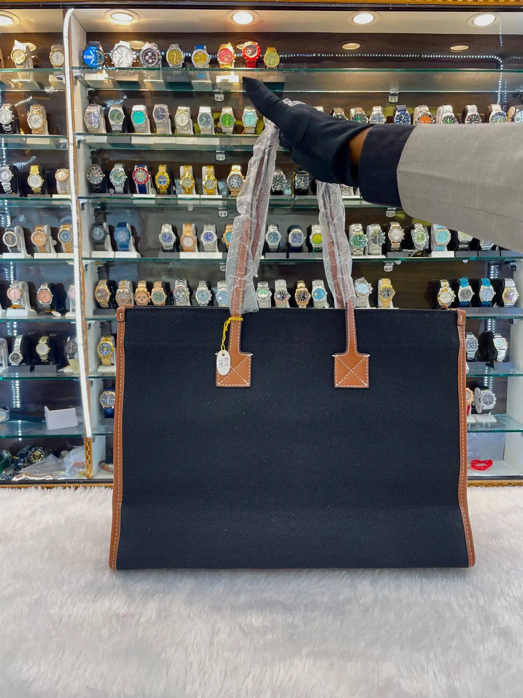Burberry handbag for girls in heavy quality black tote
