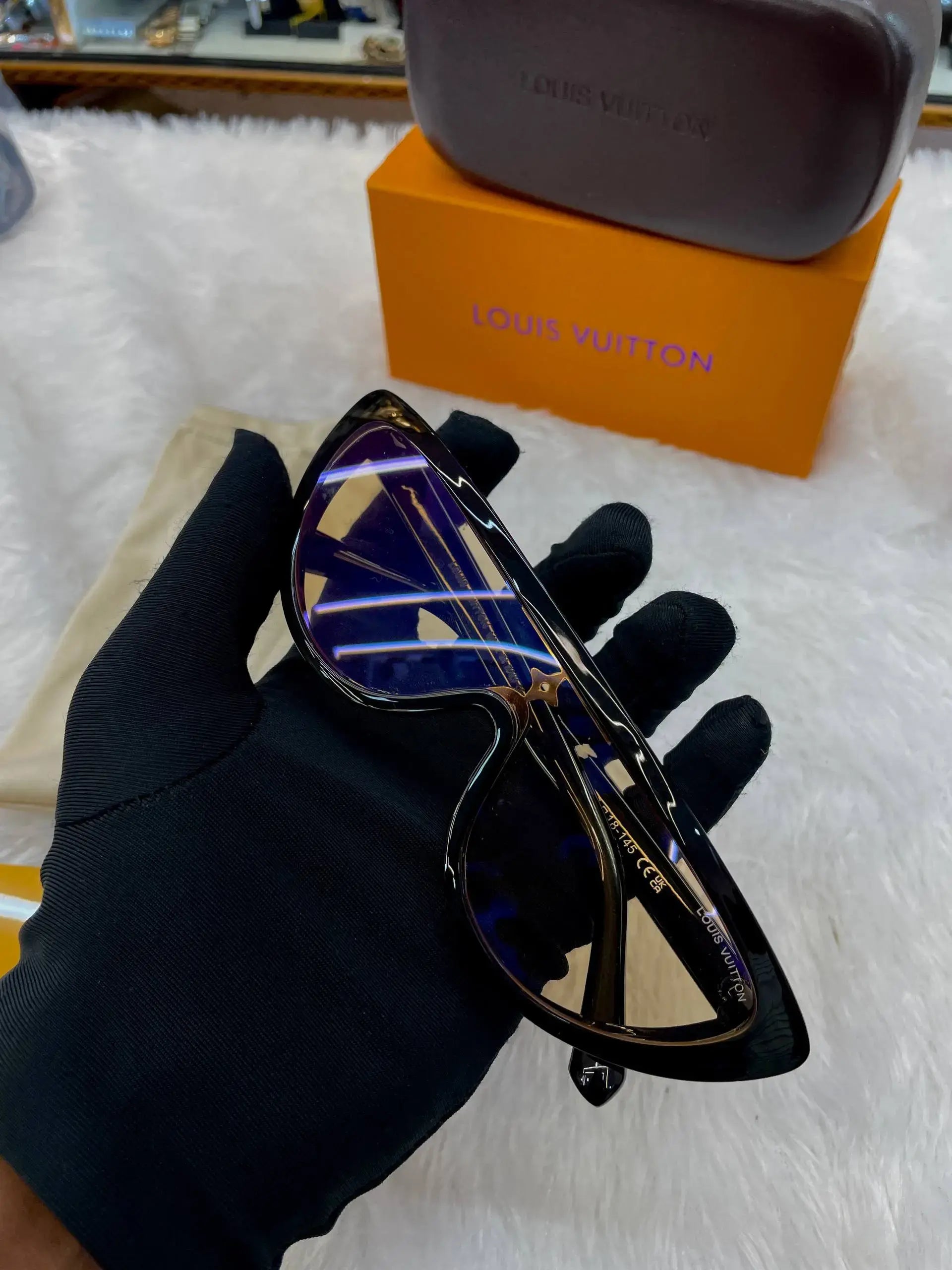 Louis vuitton (lv) glasses for girls in master piece