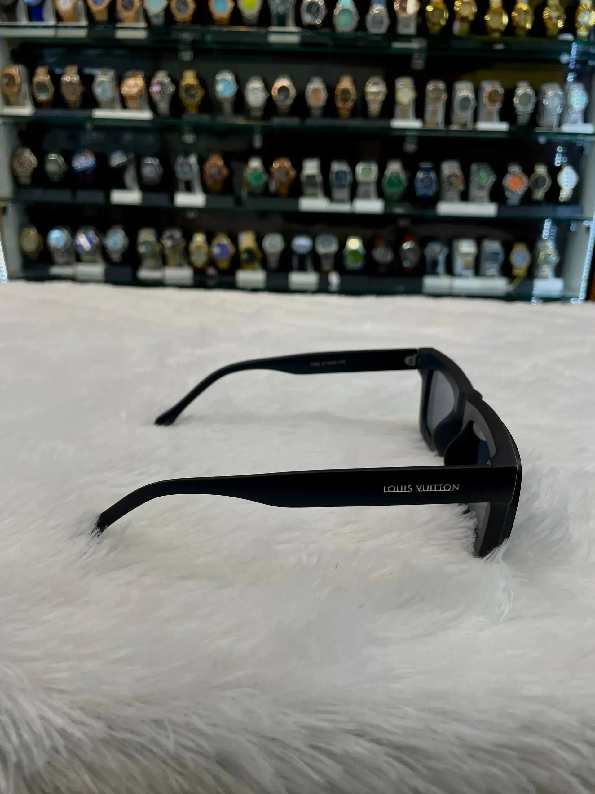 Louis vuitton (lv) square frame in master piece