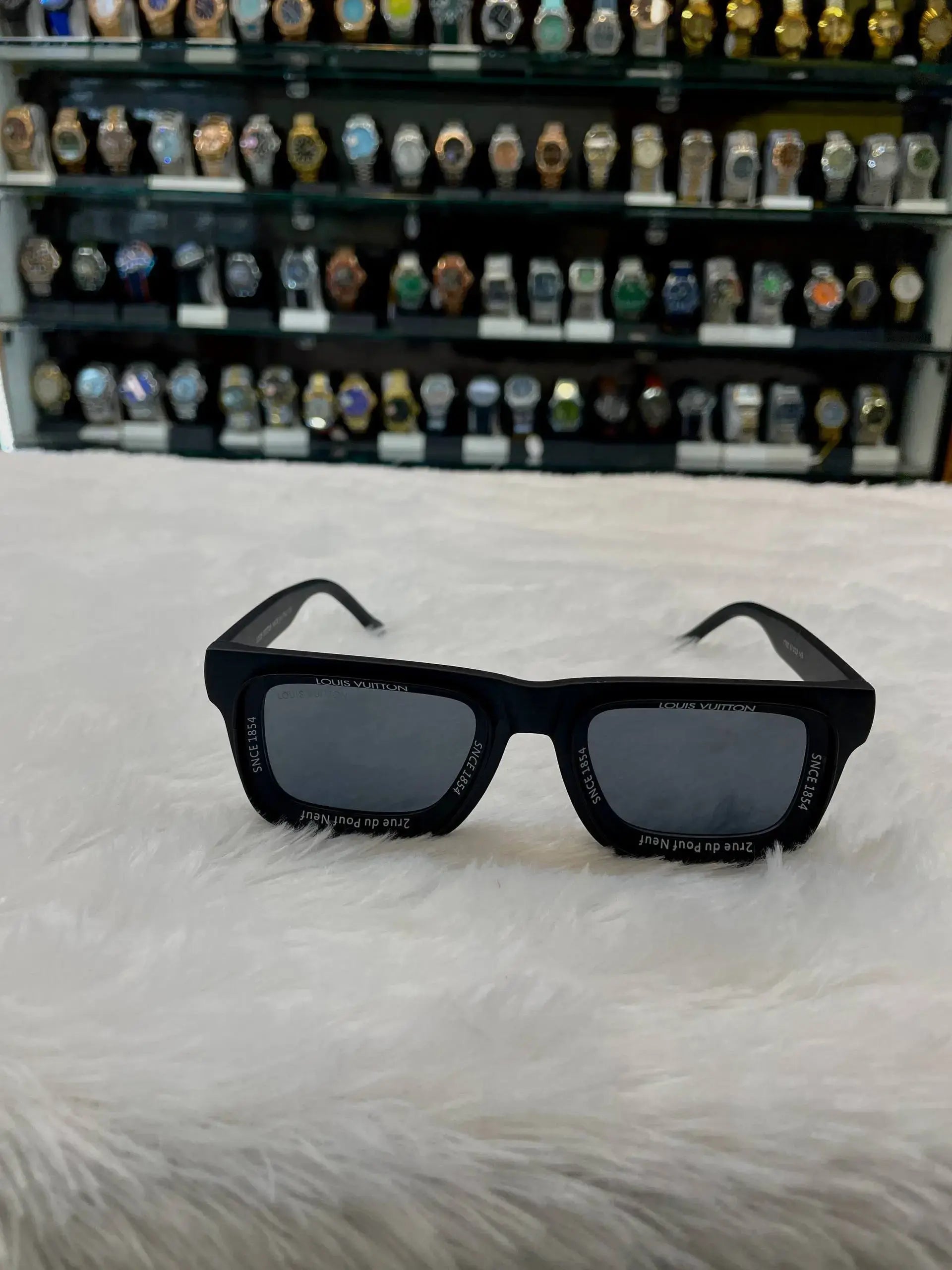 Louis vuitton (lv) square frame in master piece