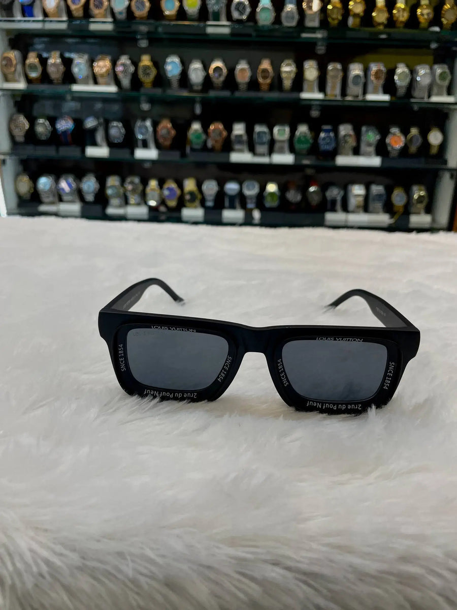 Louis vuitton (lv) square frame in master piece