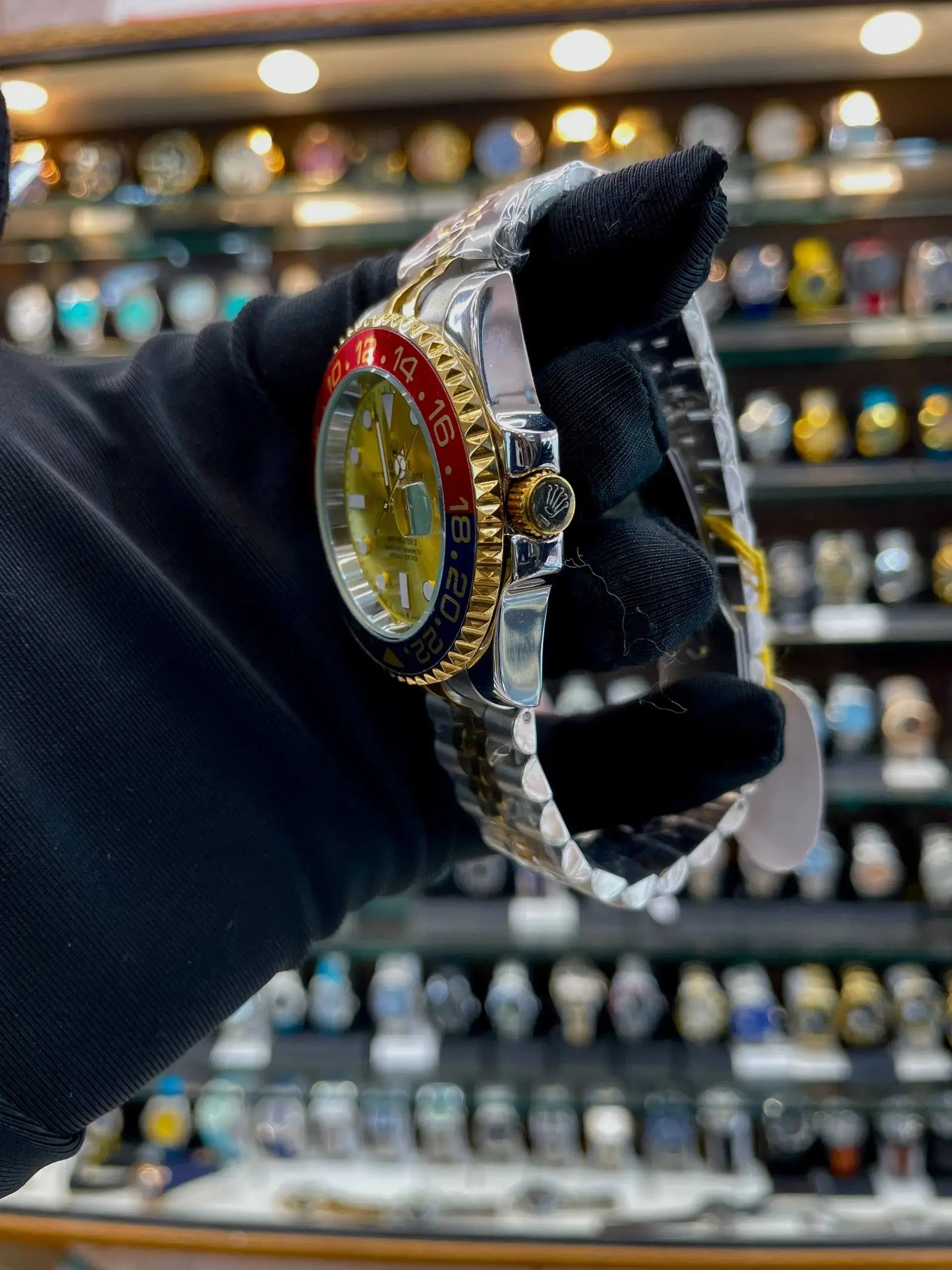 Rolex Oyster perpetual date submariner gold dial