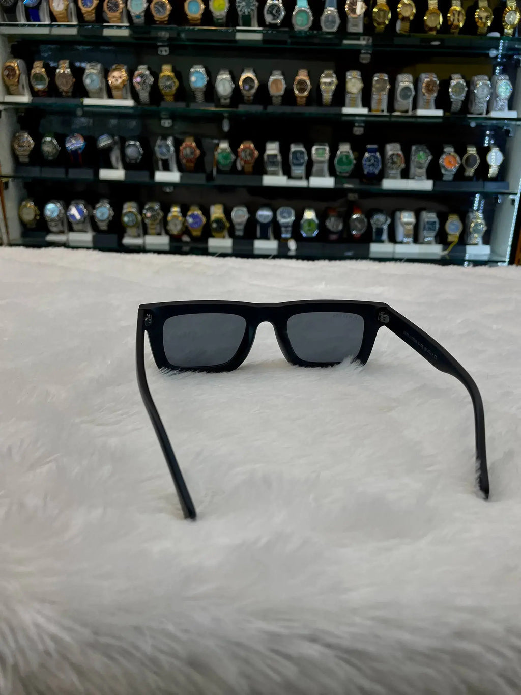 Louis vuitton (lv) square frame in master piece
