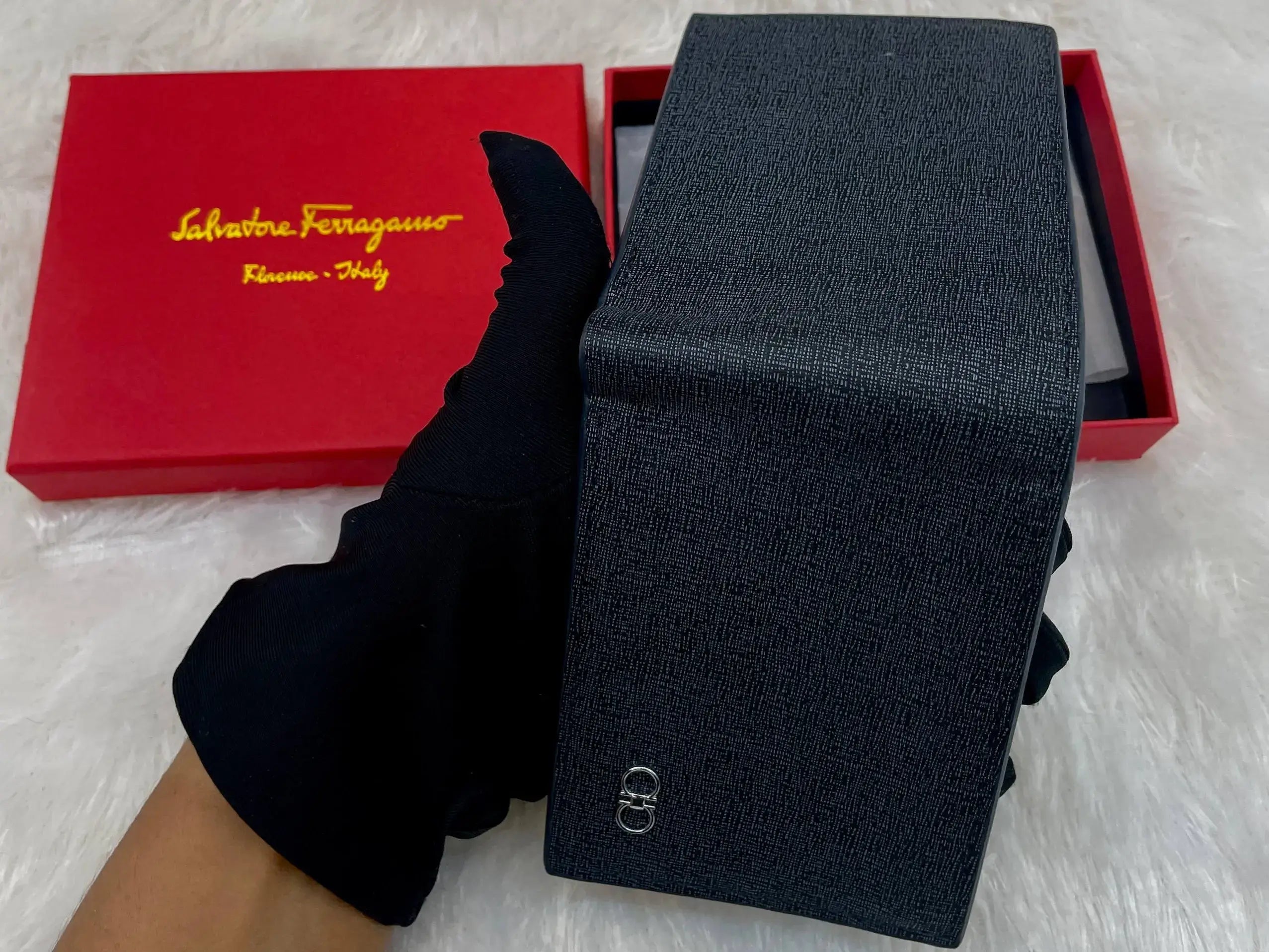 Ferragamo premium  wallet for mens
