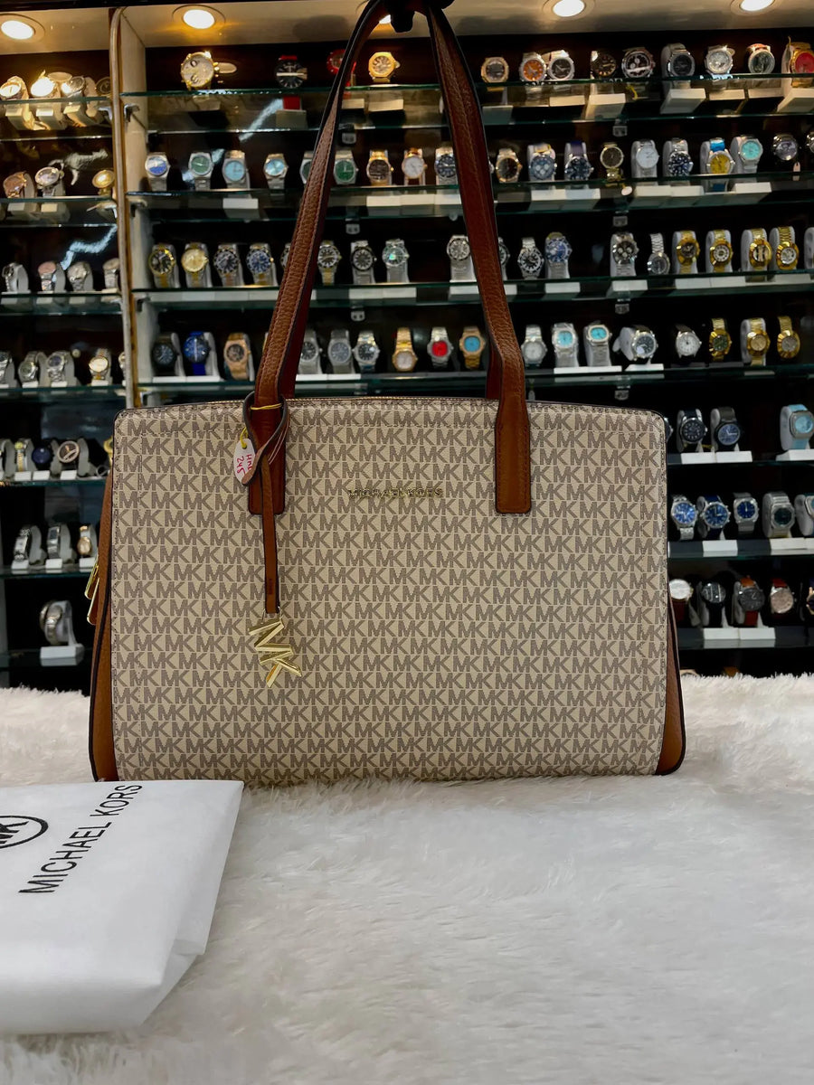 Michael Kors (mk) laila medium logo tote bag in master piece cream body