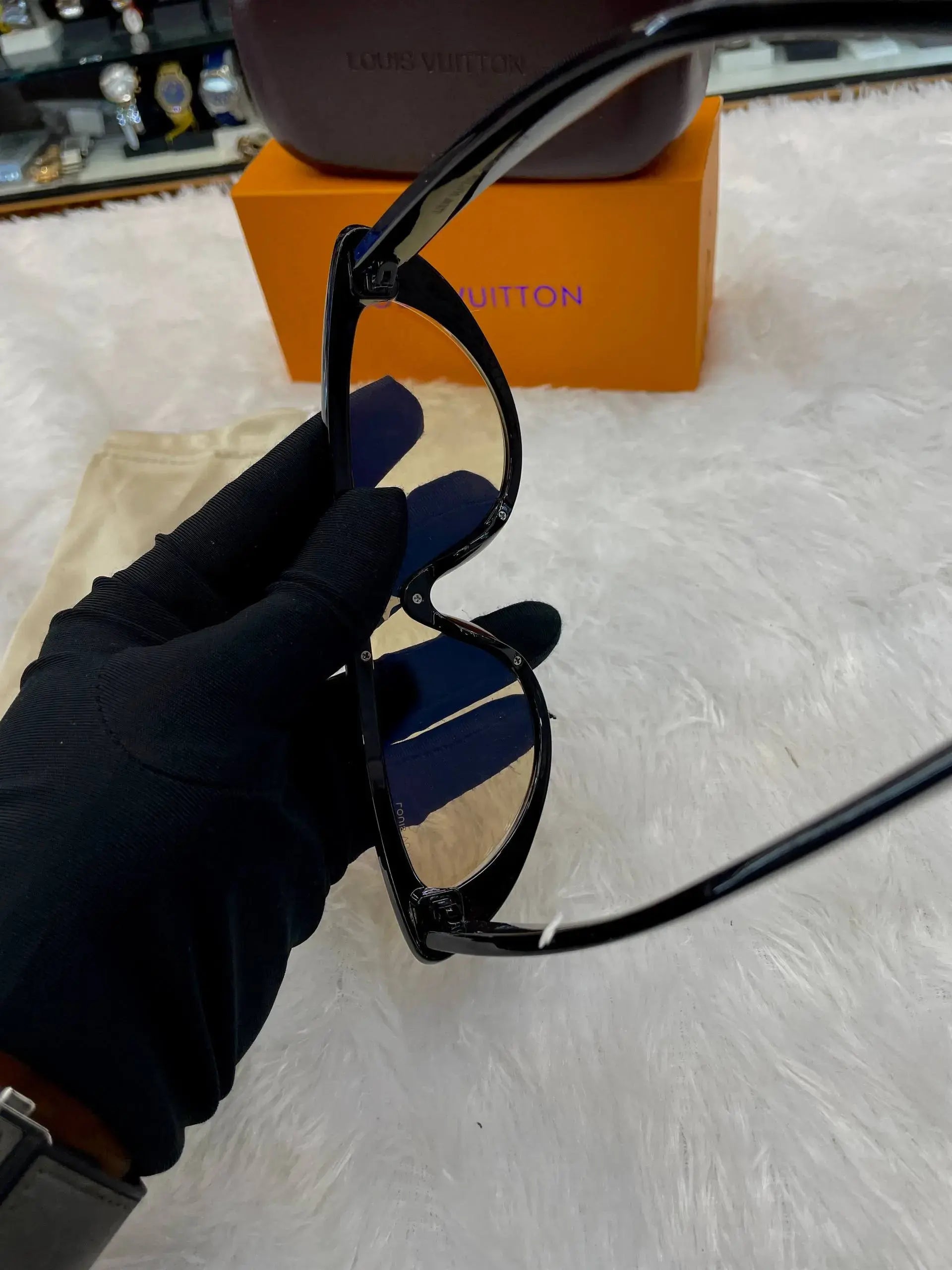 Louis vuitton (lv) glasses for girls in master piece