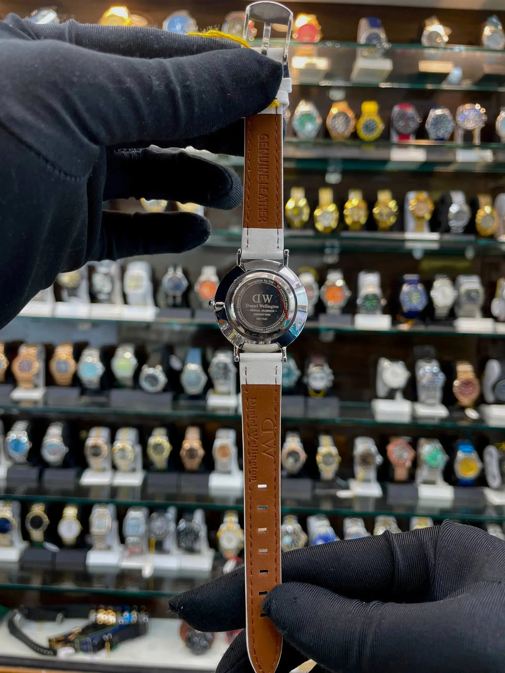 Daniel Wellington (dw) for girls in leather