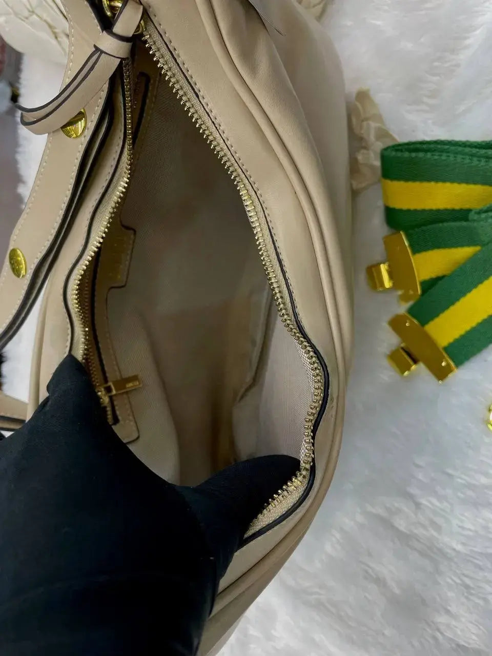 Gucci sling slide bag for girls gold zip