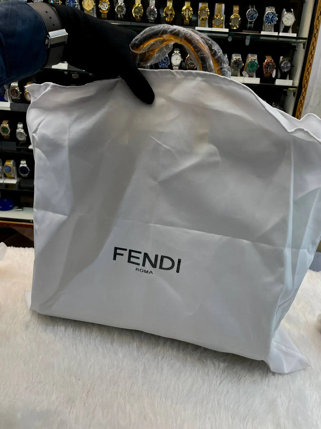 Fendi sunshine medium black leather bag in master piece for girls