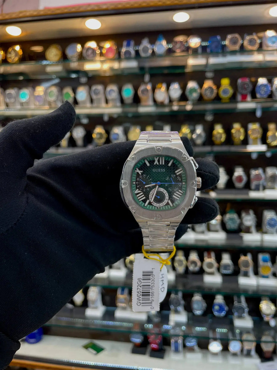 Guess men headline now in master piece for mens