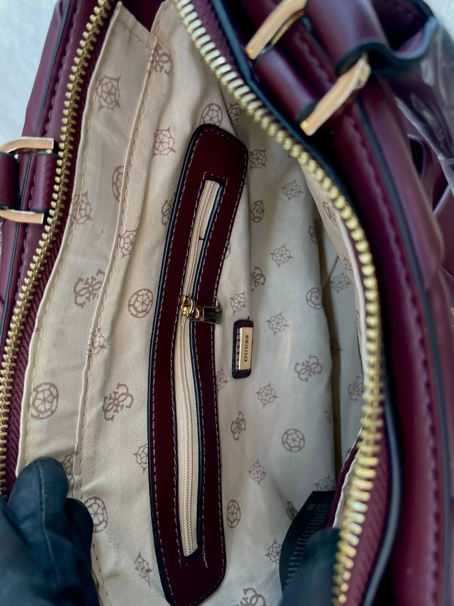 Guess sling bag for girls mehroom color