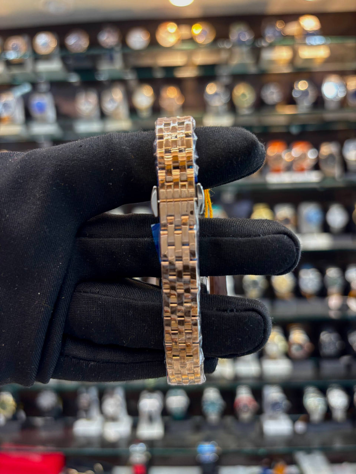 Daniel Wellington rose gold watch wrist strap view