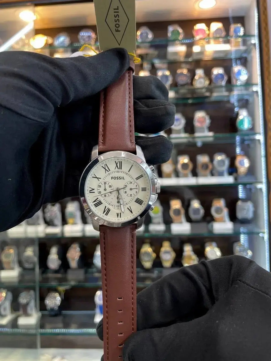 Fossil white chrono dial leather master piece