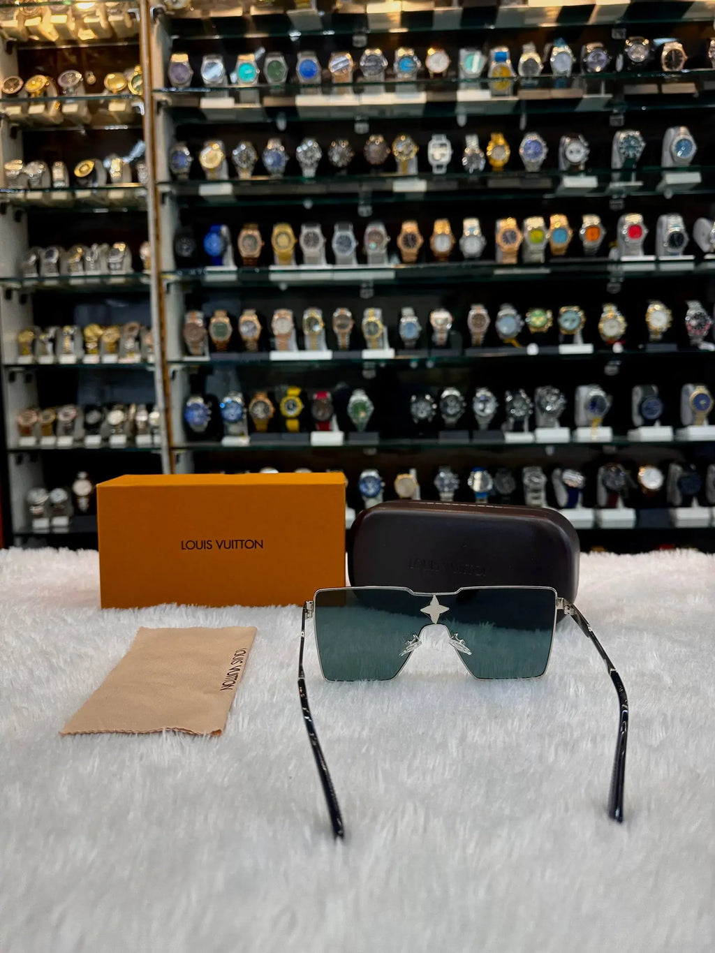 Louis vuitton (lv) in master piece for girls big frame