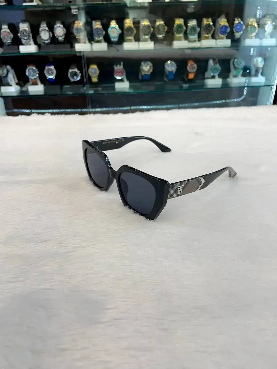 Burberry for girls black frame