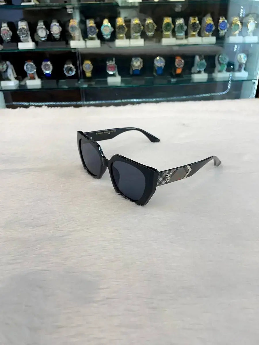 Burberry for girls black frame