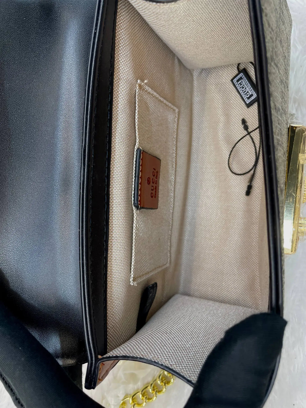 Gucci padlock gg supreme shoulder bag -beige for girls master piece