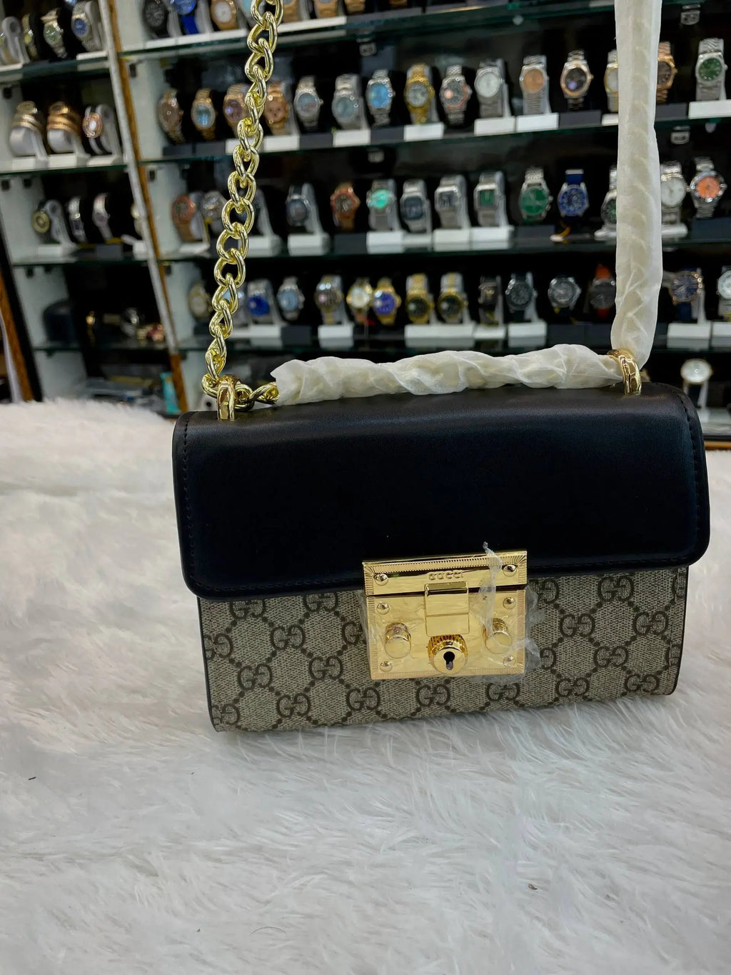 Gucci padlock gg supreme shoulder bag -beige for girls master piece