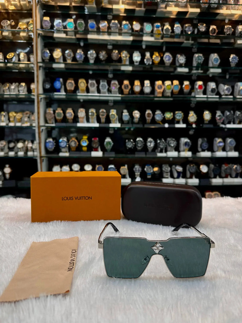 Louis vuitton (lv) in master piece for girls big frame