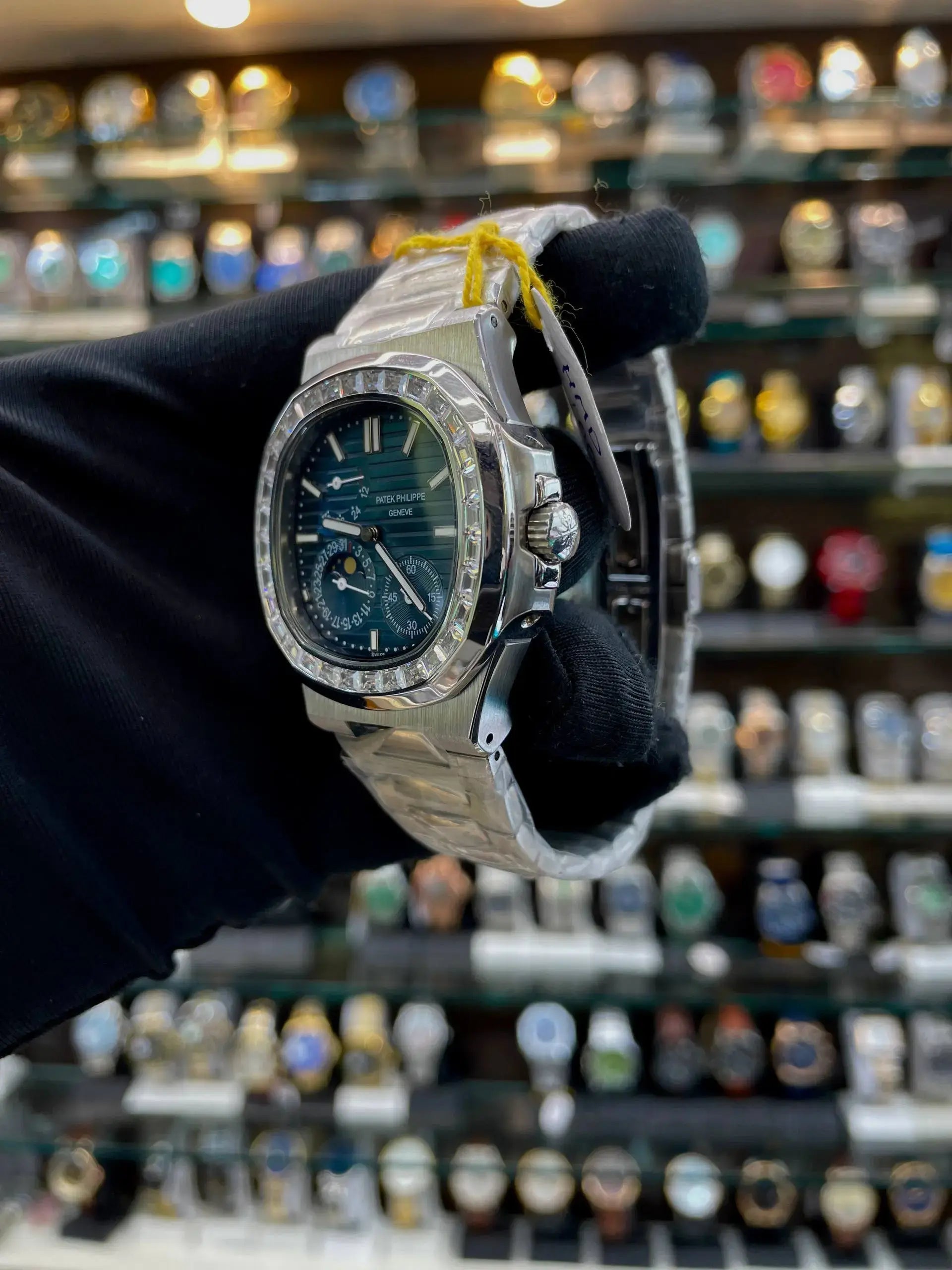 Patek phillipe nautilus 5724-G power reserve diamond body in master piece