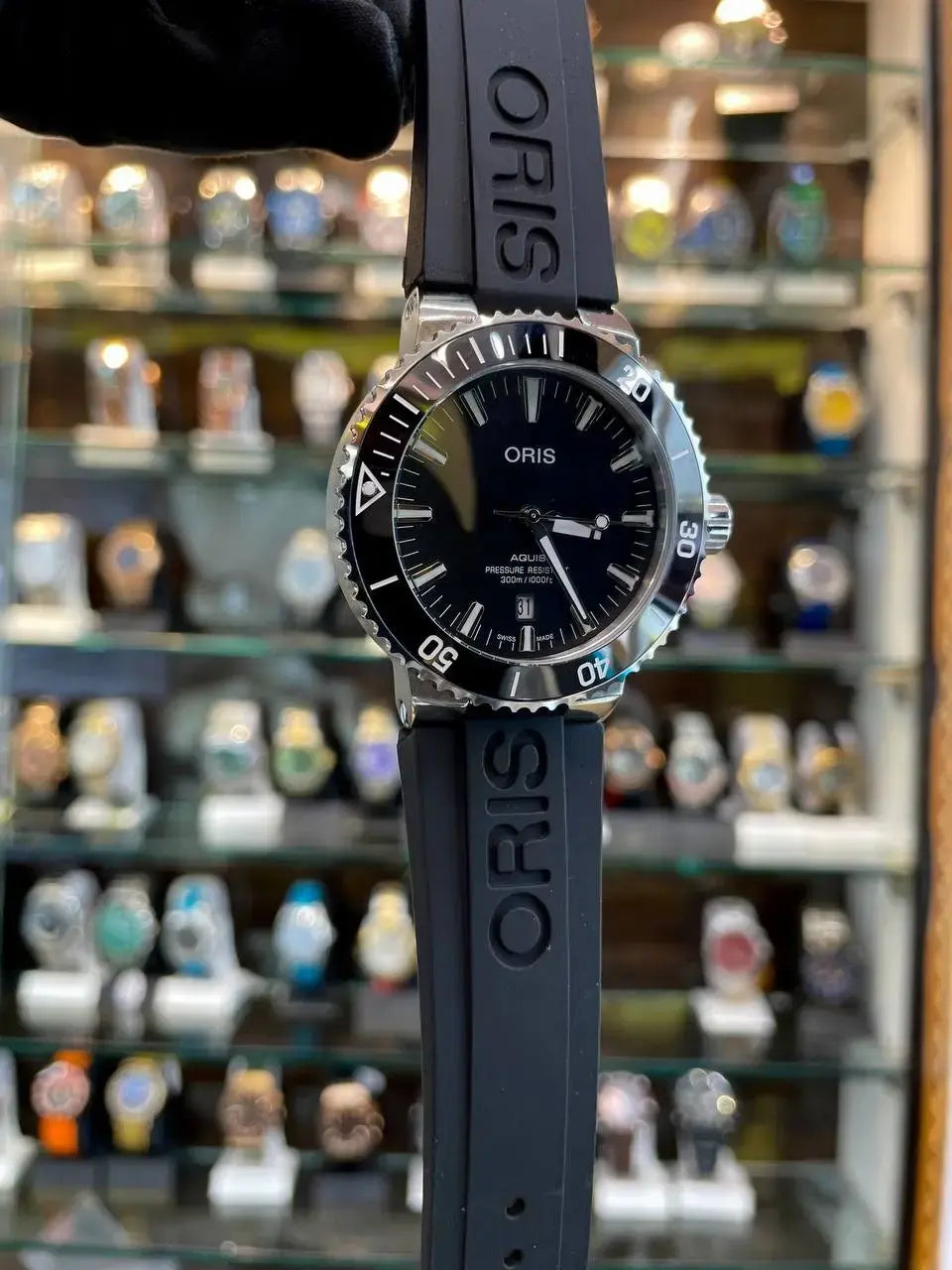 Oris aquis black silicon automatic