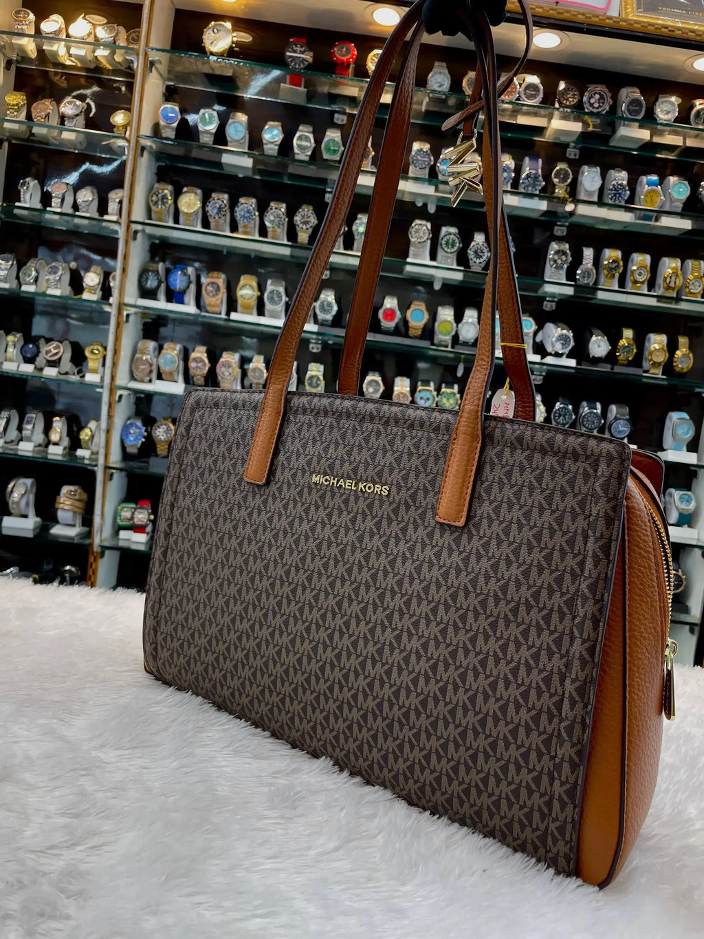 Michael Kors (mk) laila medium logo tote bag in master piece