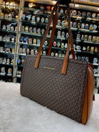 Michael Kors (mk) laila medium logo tote bag in master piece