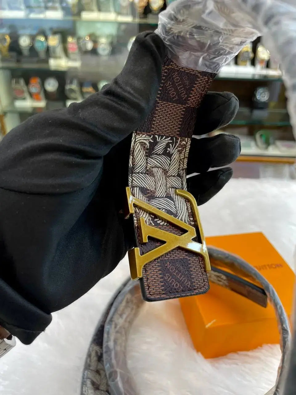 Louis Vuitton lv mens premium belt