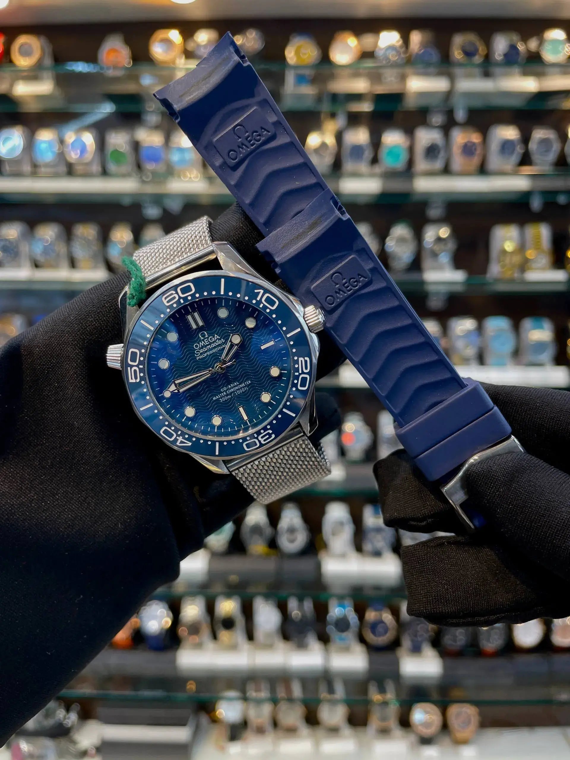 Omega seamaster divers 300m james bond edition dual strap in master piece