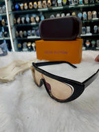 Louis vuitton (lv) glasses for girls in master piece