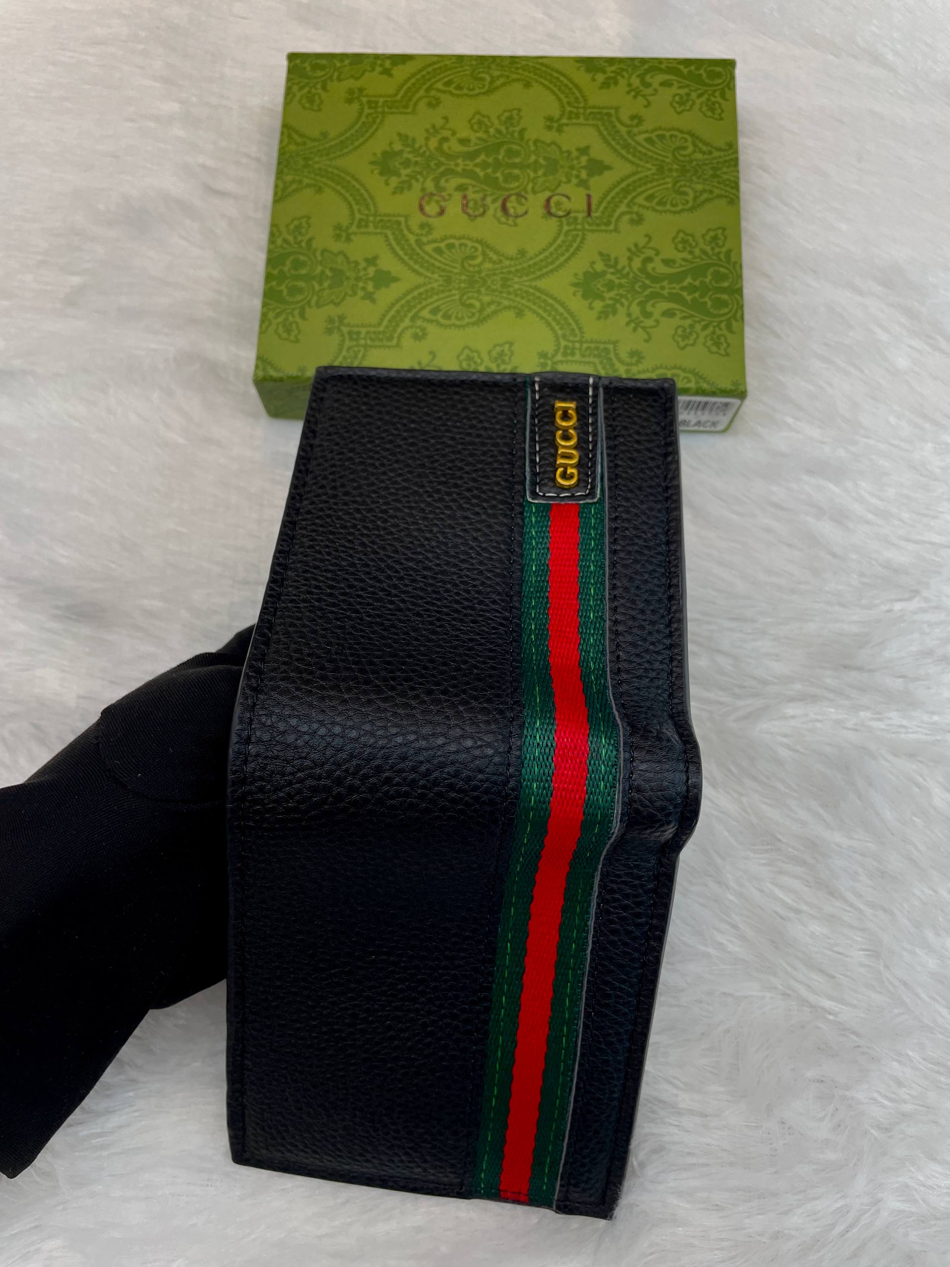 BLACK PEBBLED LEATHER GUCCI MEN'S BI-FOLD WALLET UNDER BUDGET