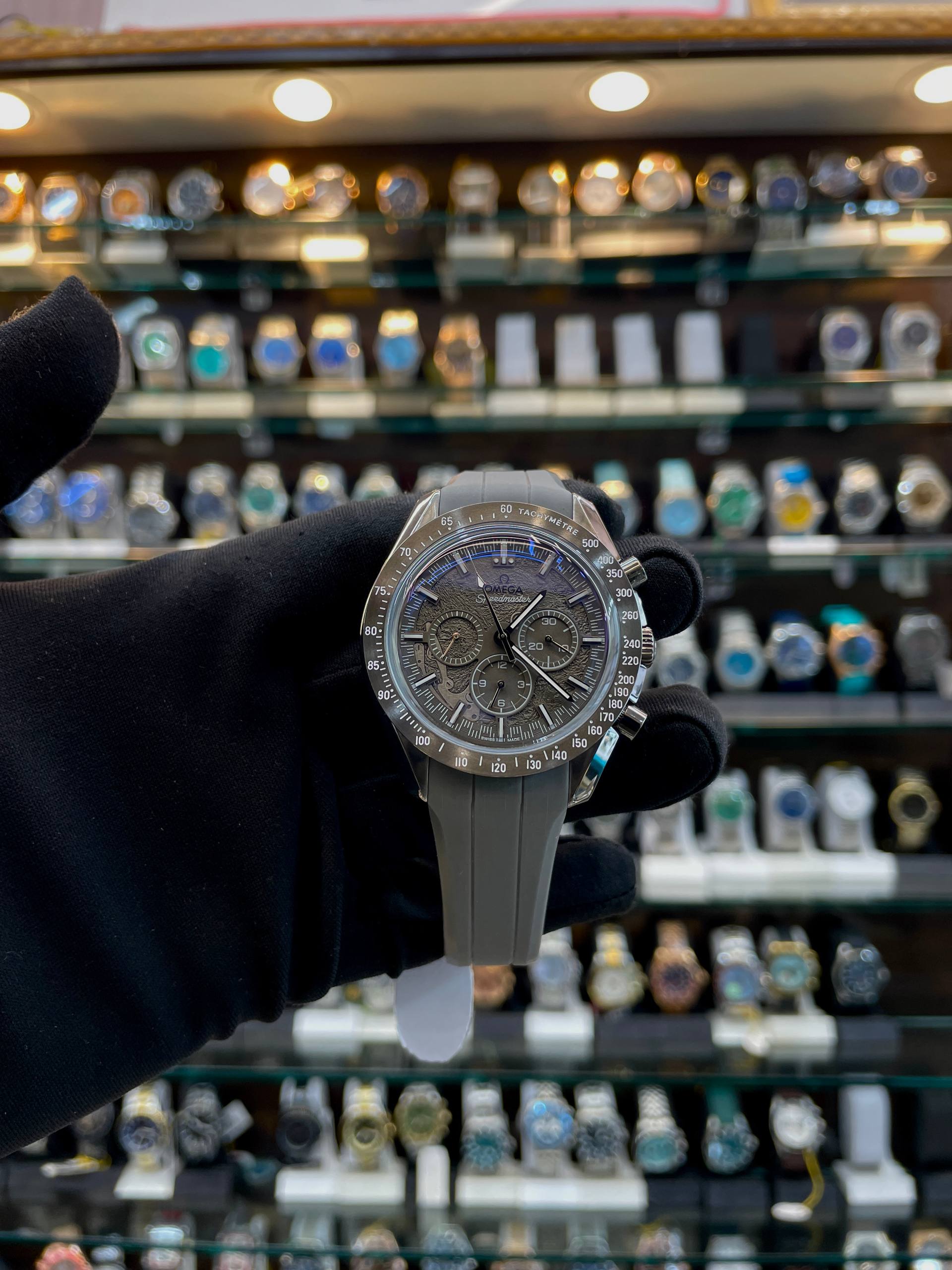 OMEGA SPEEDMASTER GREY SIDE OF THE MOON IN MASTER PIECE 🤩