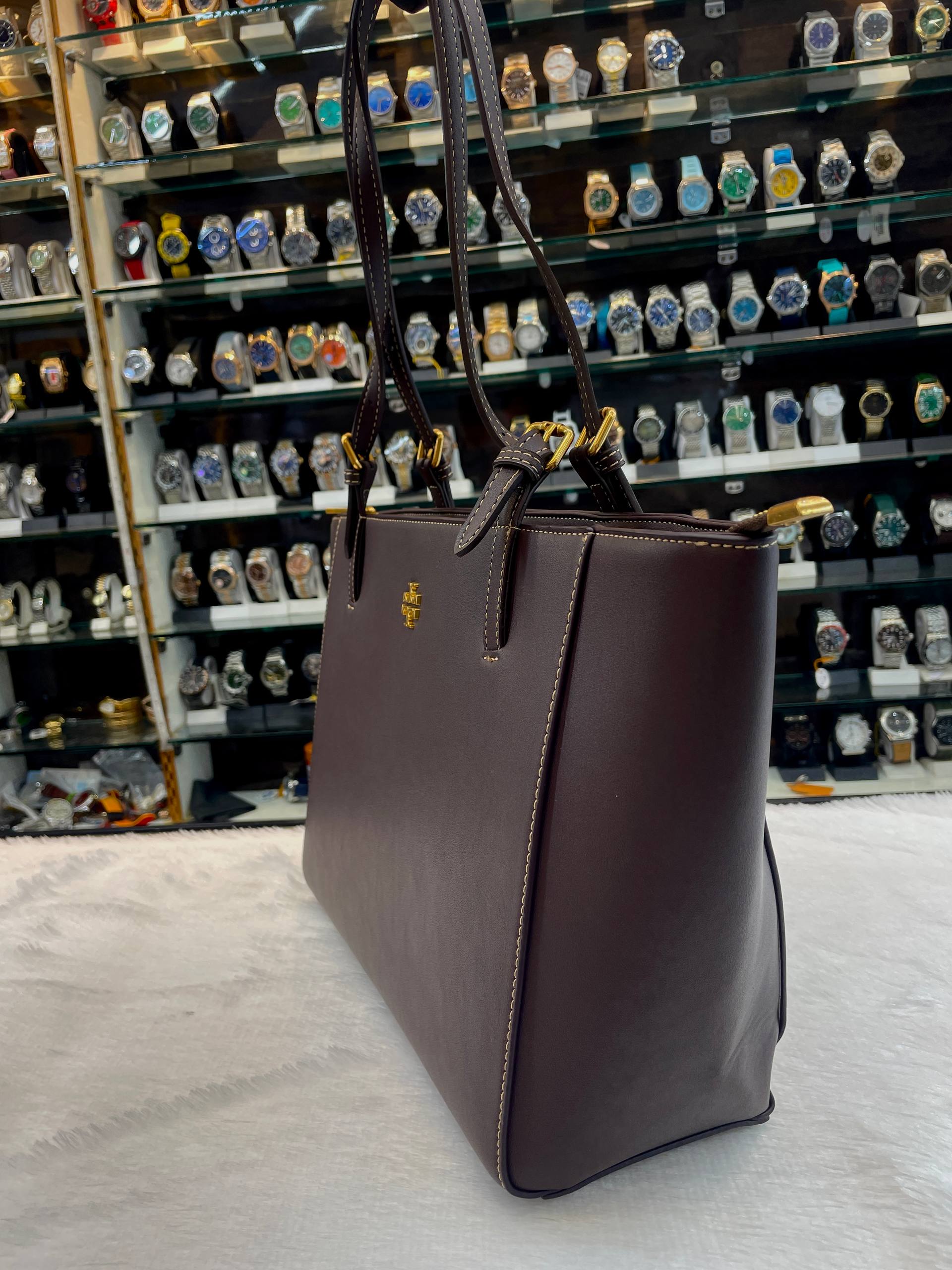 TORY BURCH BROWN 🤎 SAFFIANO LEATHER TOTE BAG IN MASTER PIECE 🤩