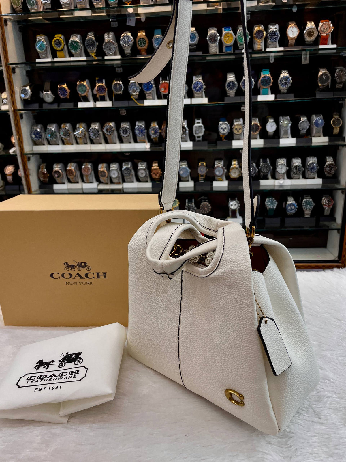 COACH LANA SHOULDER BAG 23 IN WHITE 🤍 LEATHER