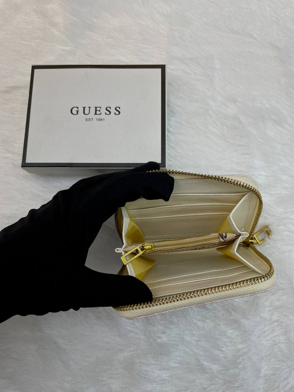 GUESS MINI WALLET FOR FOR for GIRLS 🤩  PINK 🩷
