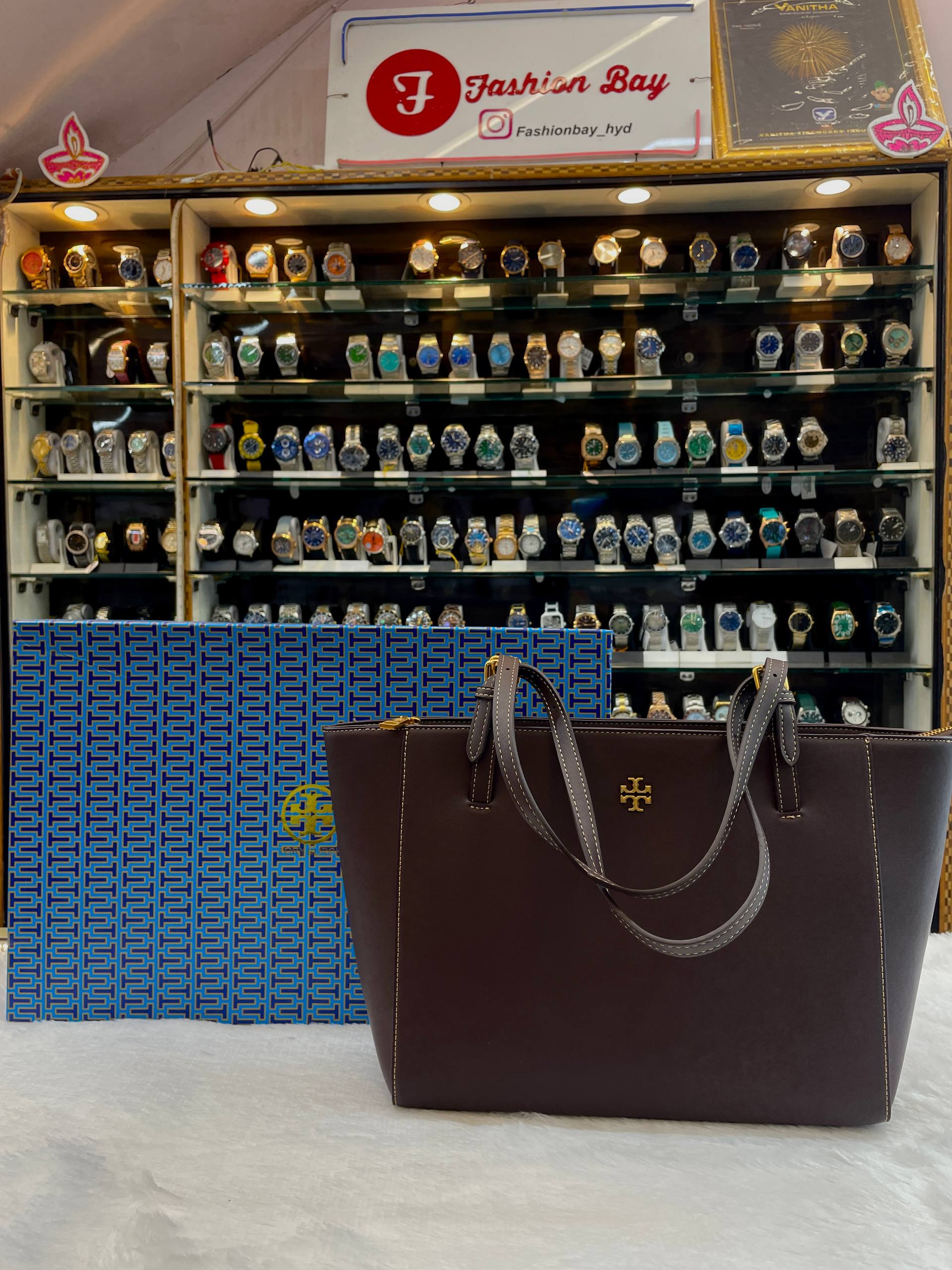 TORY BURCH BROWN 🤎 SAFFIANO LEATHER TOTE BAG IN MASTER PIECE 🤩
