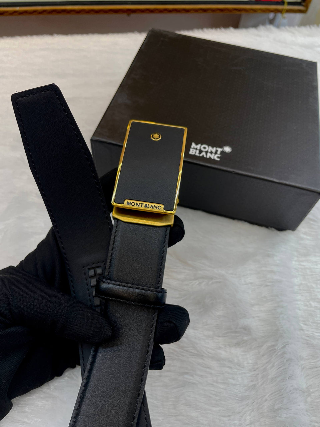 MONT BLANC MEN'S BLACK 🖤 LEATHER BELT WITH A GOLD BUCKLE. MASTER PIECE 🤩