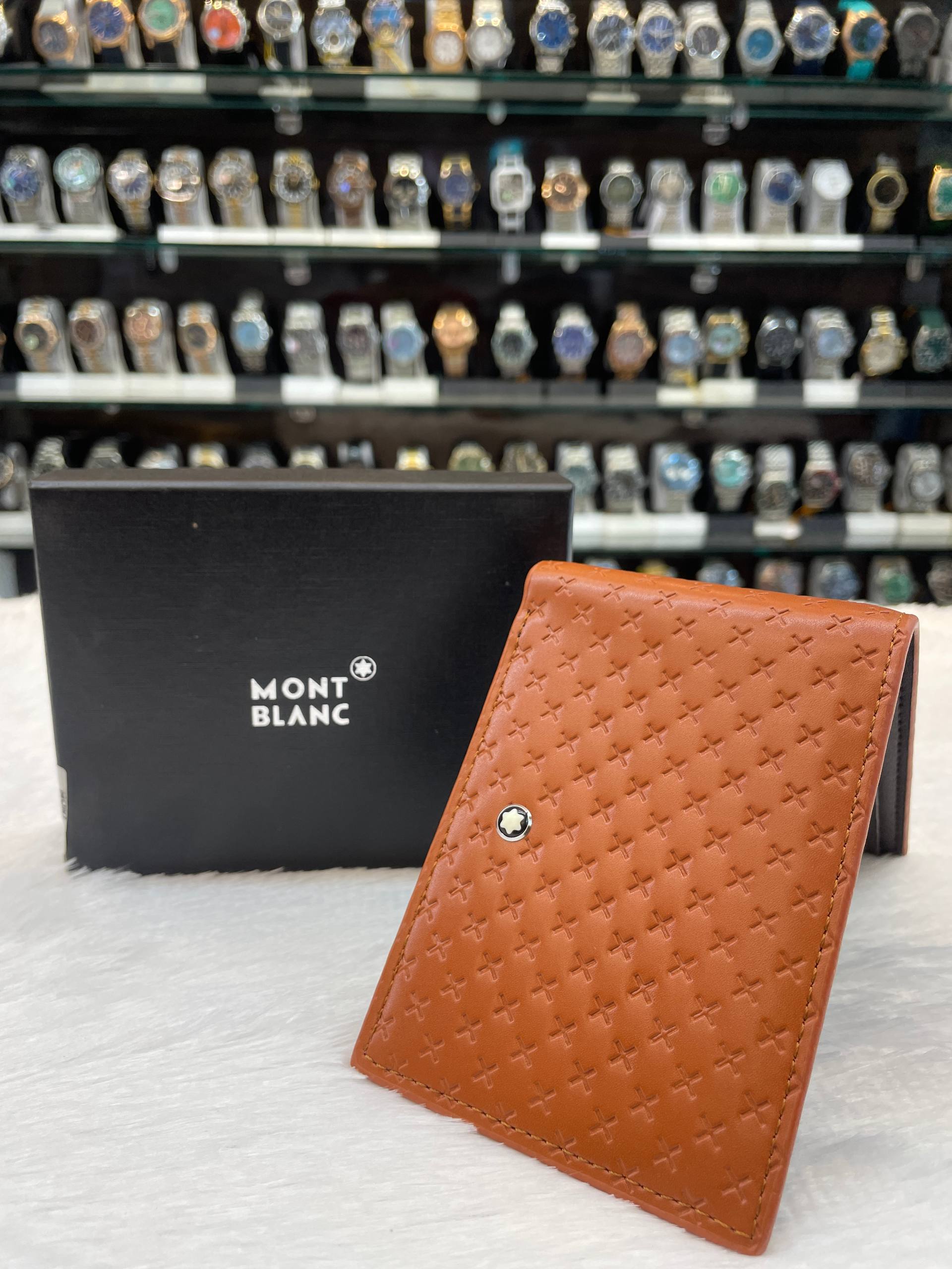 MONT BLANC WALLET IN FAUVE COLOR WITH AN EMBOSSED GEOMETRIC IN HEAVY QUALITY 💯