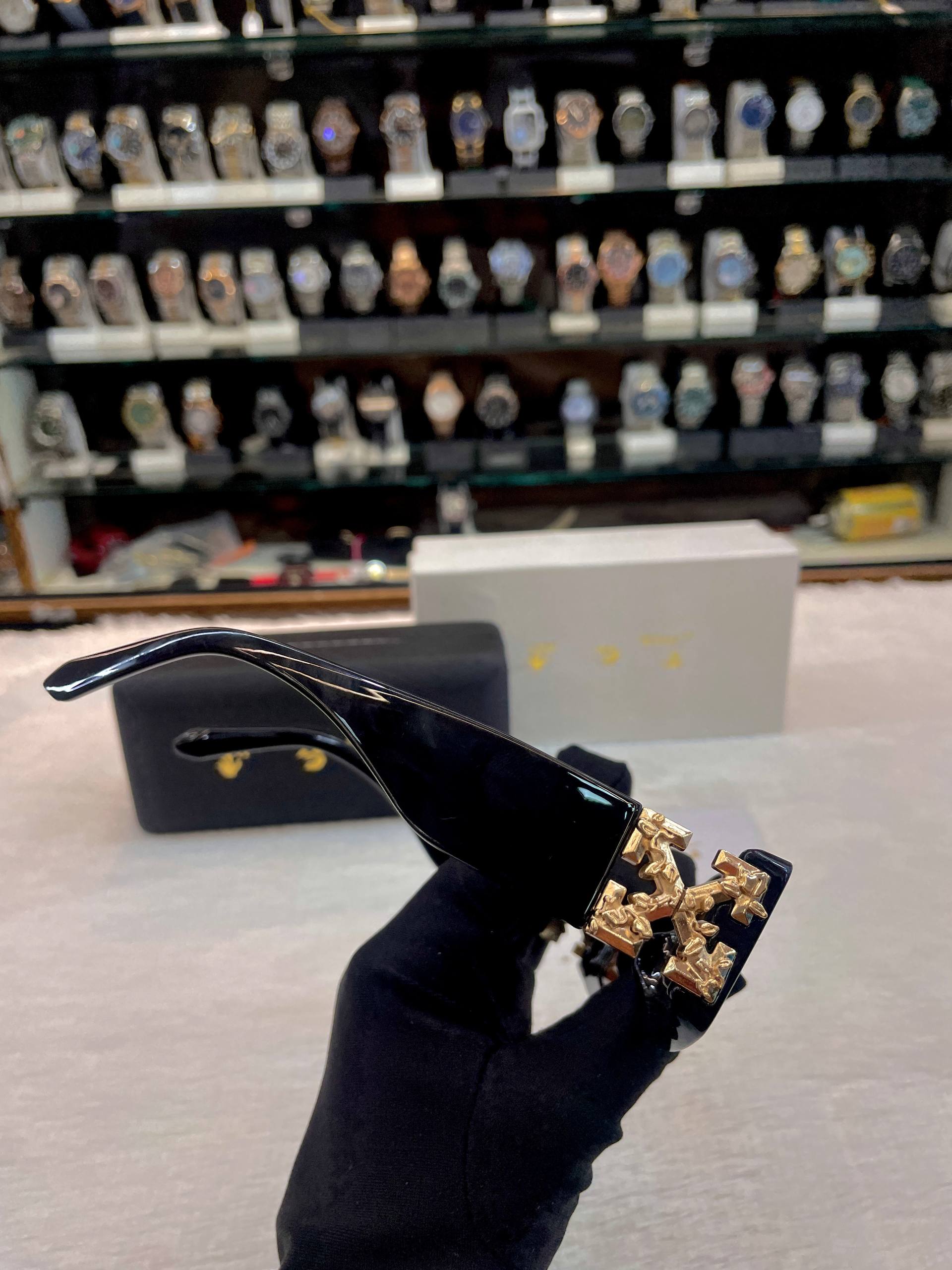 OFF-WHITE ROMA SUNGLASSES FOR GIRLS 🤩