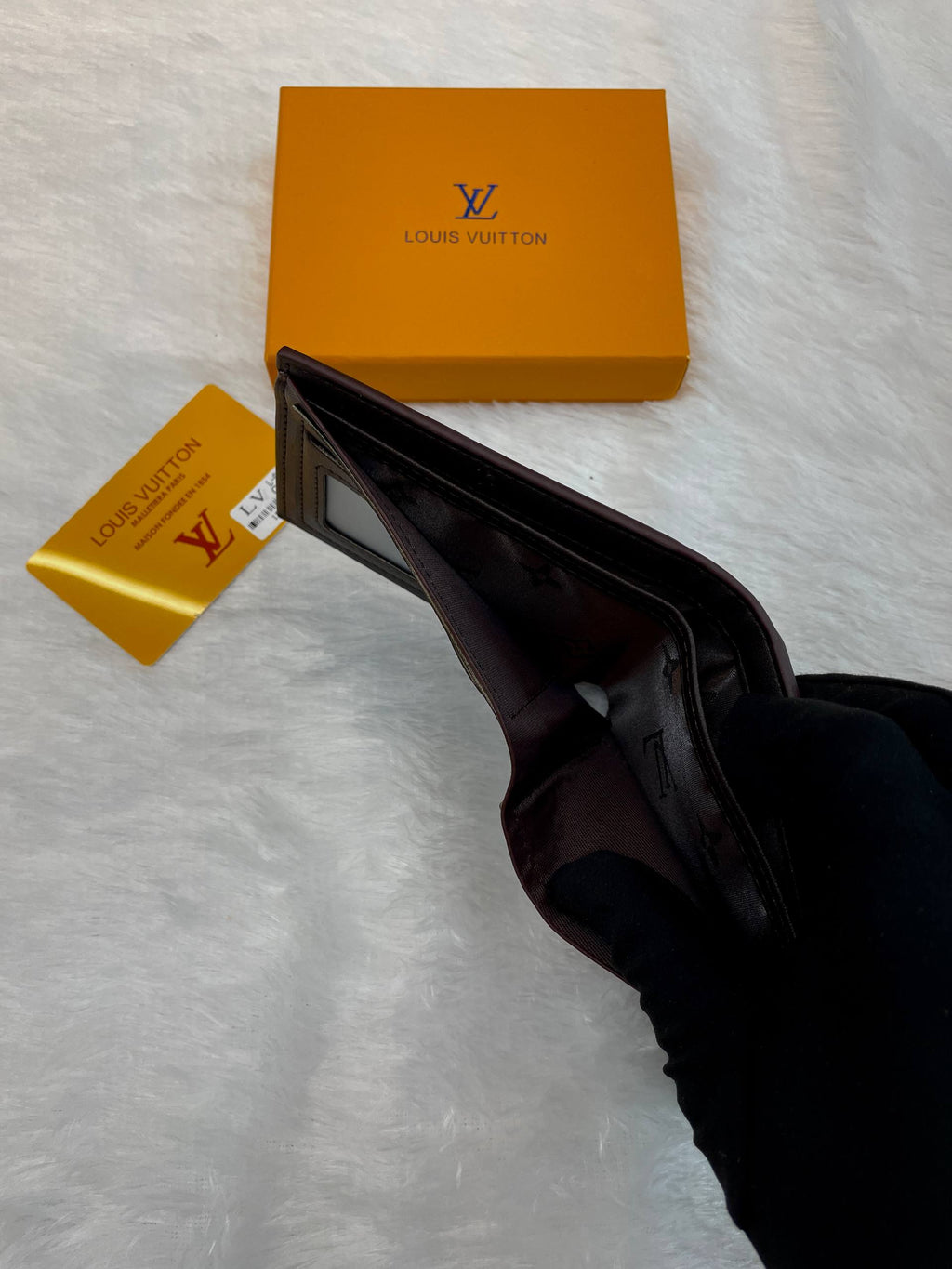 LOUIS VUITTON (LV) BI-FOLD WALLET  CHECKERBOARD PATTERN
