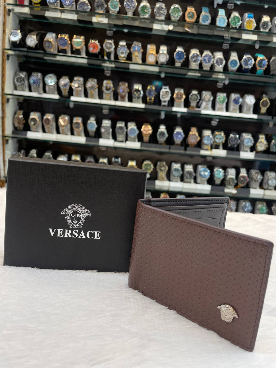 VERSACE BI-FOLD WALLET BROWN 🤎  CHECKERED TEXTURE MASTER PIECE 🤩 DARK BROWN 🤎 LEATHER BODY