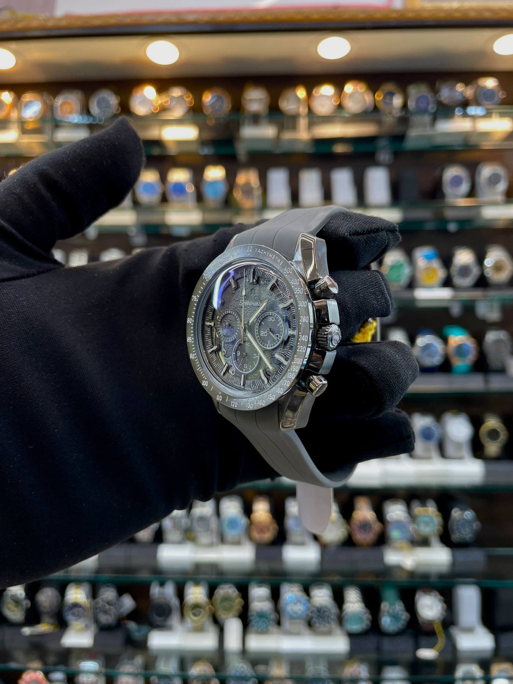 OMEGA SPEEDMASTER GREY SIDE OF THE MOON IN MASTER PIECE 🤩