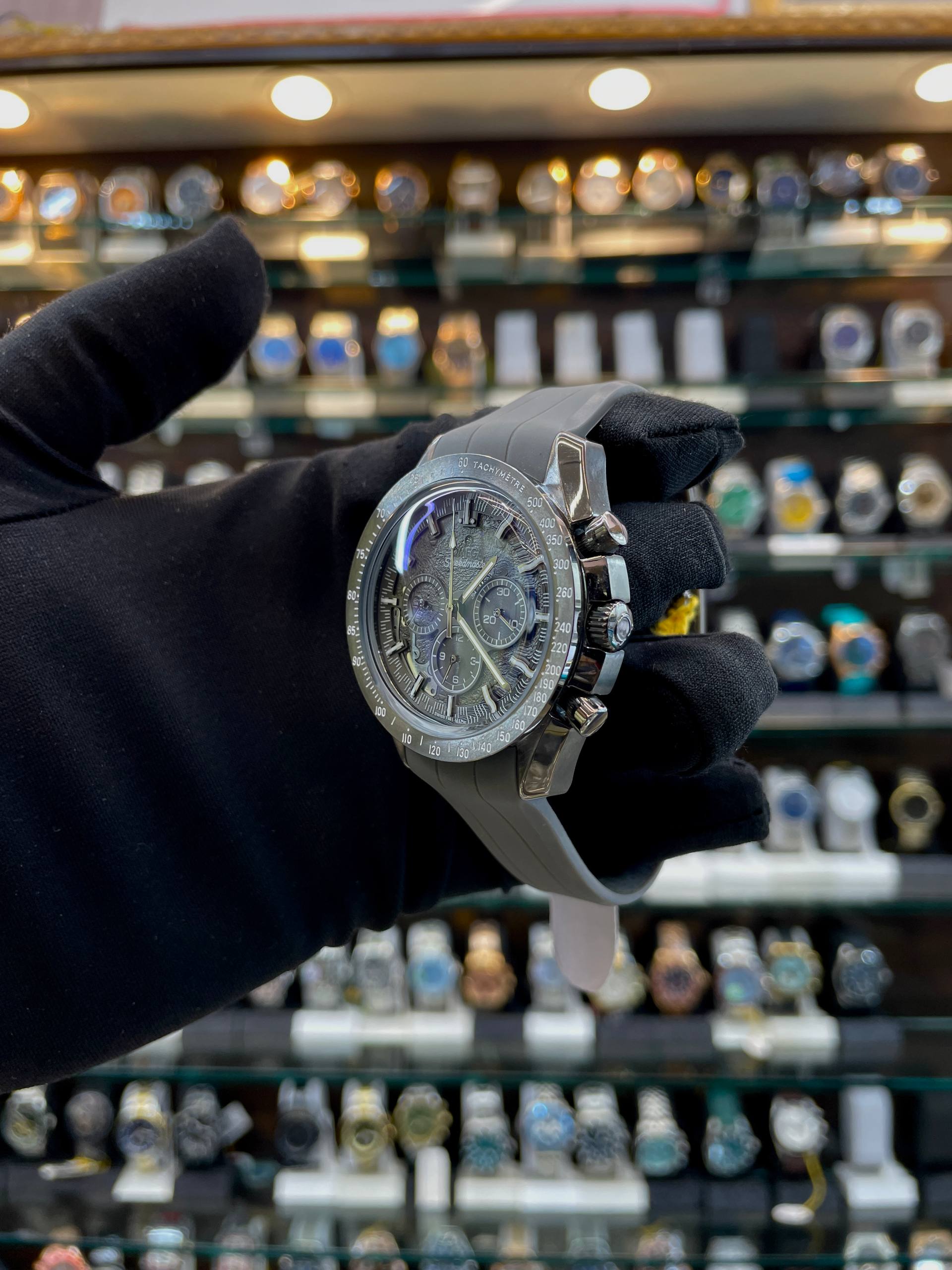 OMEGA SPEEDMASTER GREY SIDE OF THE MOON IN MASTER PIECE 🤩
