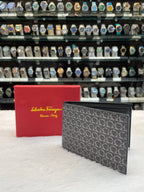 SALVATORE FERRAGAMO MEN'S PRINTED GANCIO BI-FOLD WALLET IN HEAVY QUALITY 💯